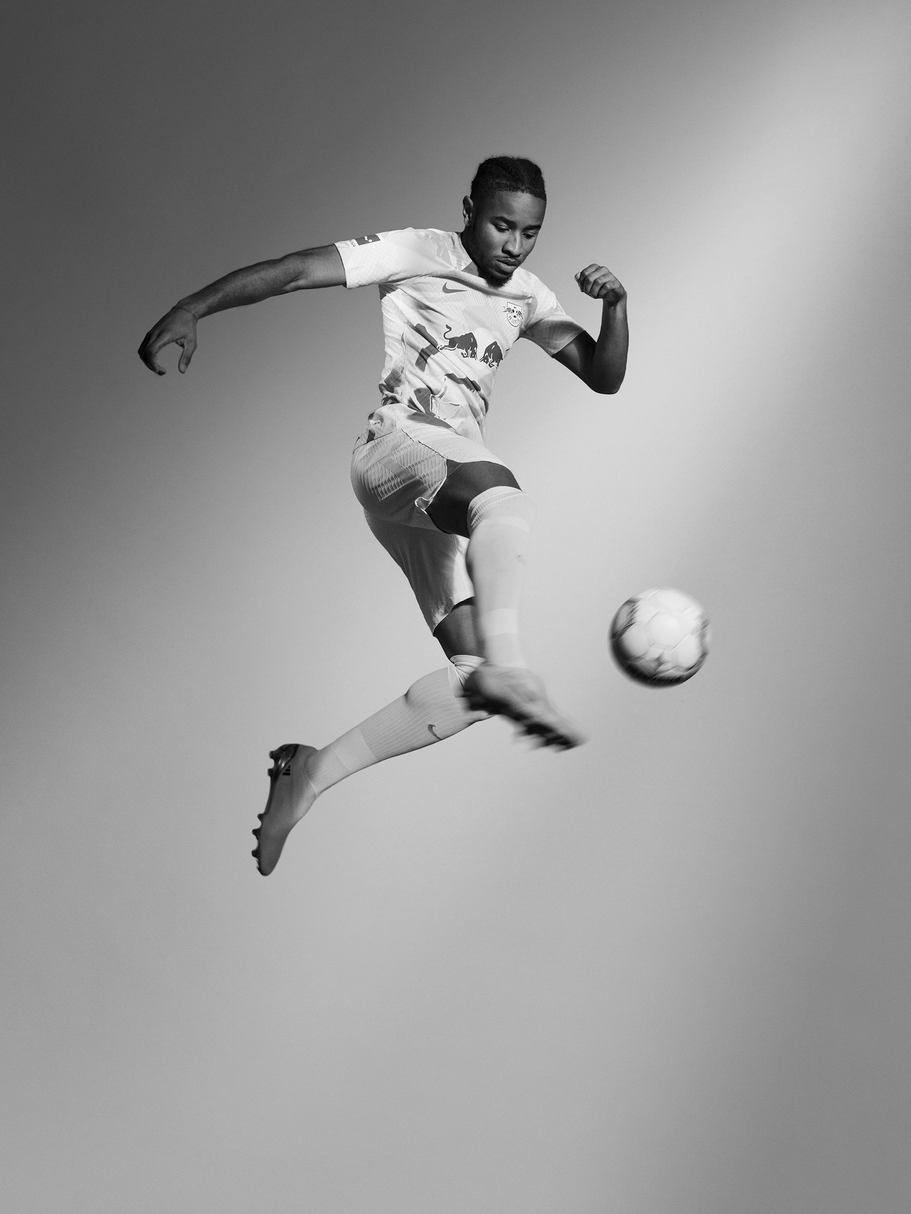 Christopher-Nkunku-Red-Bull-trick-by-Robert-Wunsch Christopher Nkunku doing a football trick in the air.