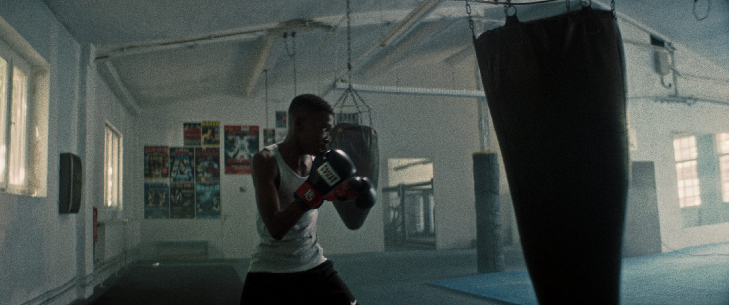 Floyd-Mayweather-URUS-practice-by-Robert-Wunsch Young boxer practicing in gym.