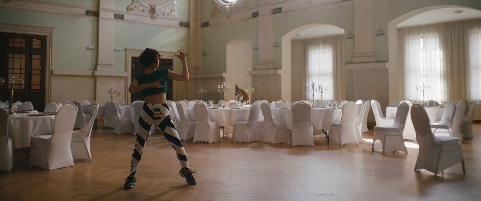 Robin-Schulz-Ft-Wes-Alane-dance-restaurant-by-Robert-Wunsch Girl in sportswear dancing in a luxurious restaurant.