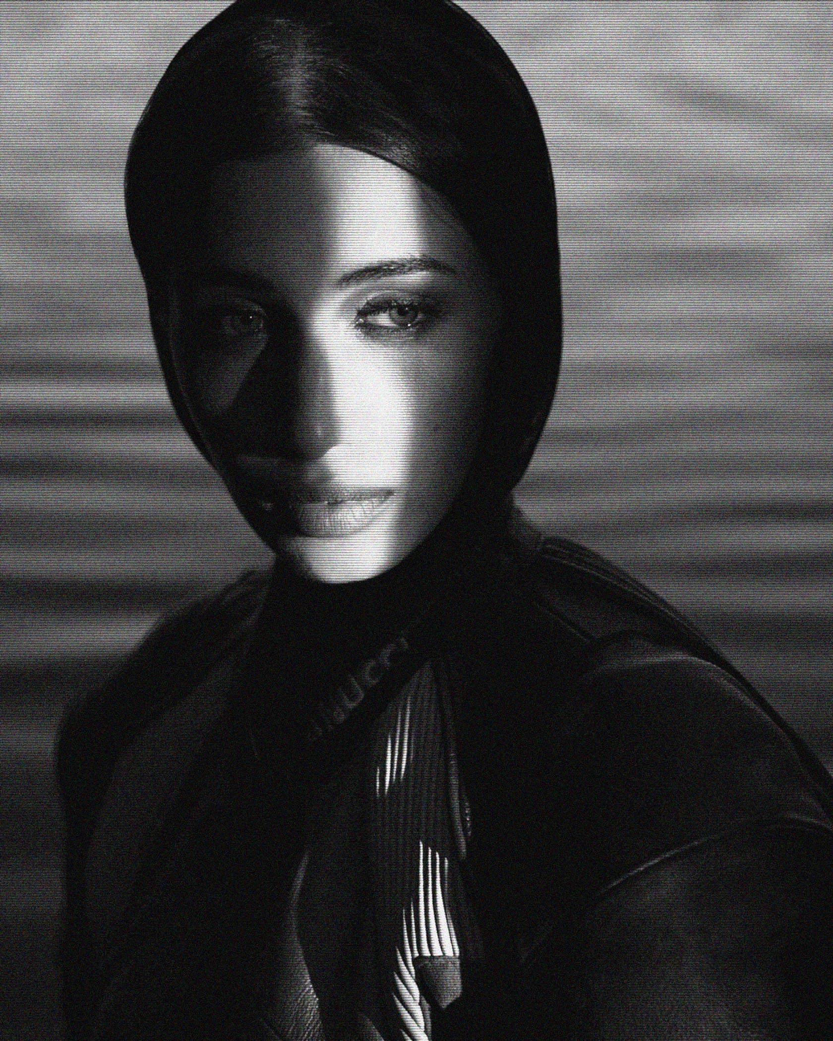 Robert-Wunsch-portfolio-range-rover-MFPA-campaign-head-shot Head shot of a Girl in front of a water reflection.