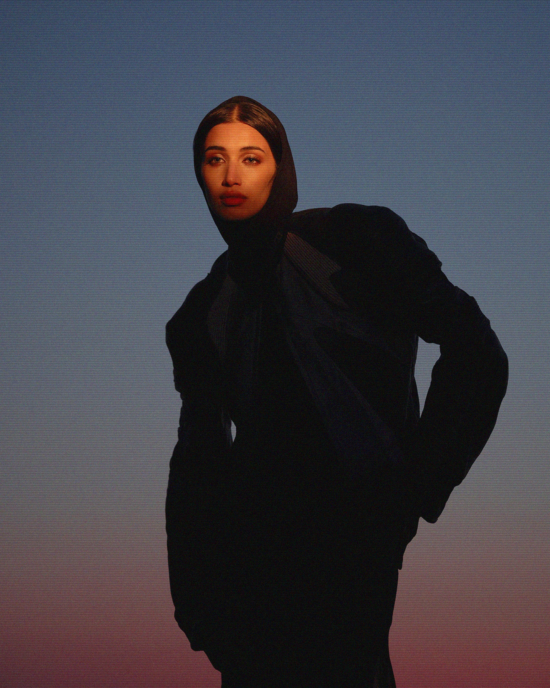 Robert-Wunsch-portfolio-range-rover-MFPA-campaign-sunset Head shot of a Girl in front of a sunset.